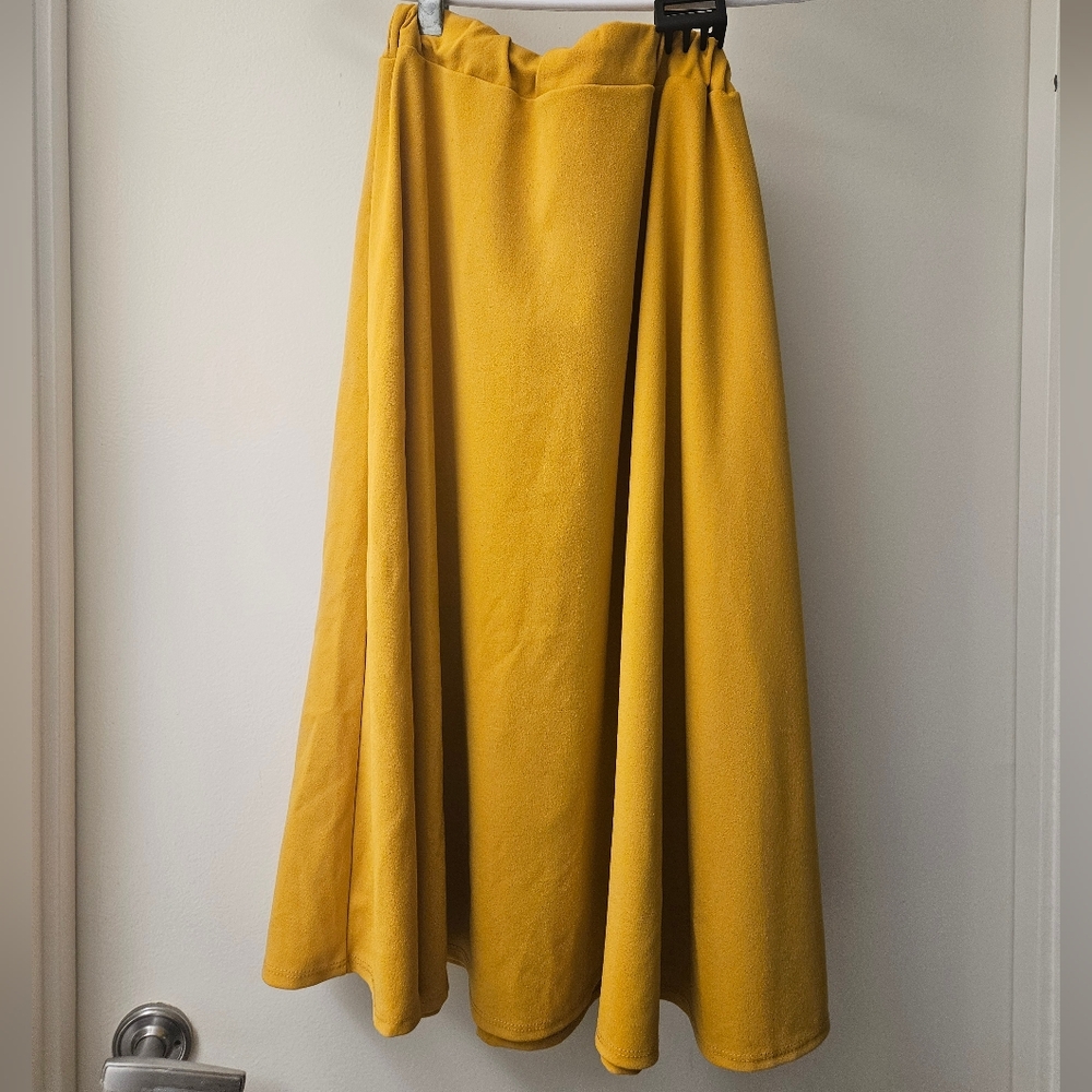 Golden vintage midi skirt